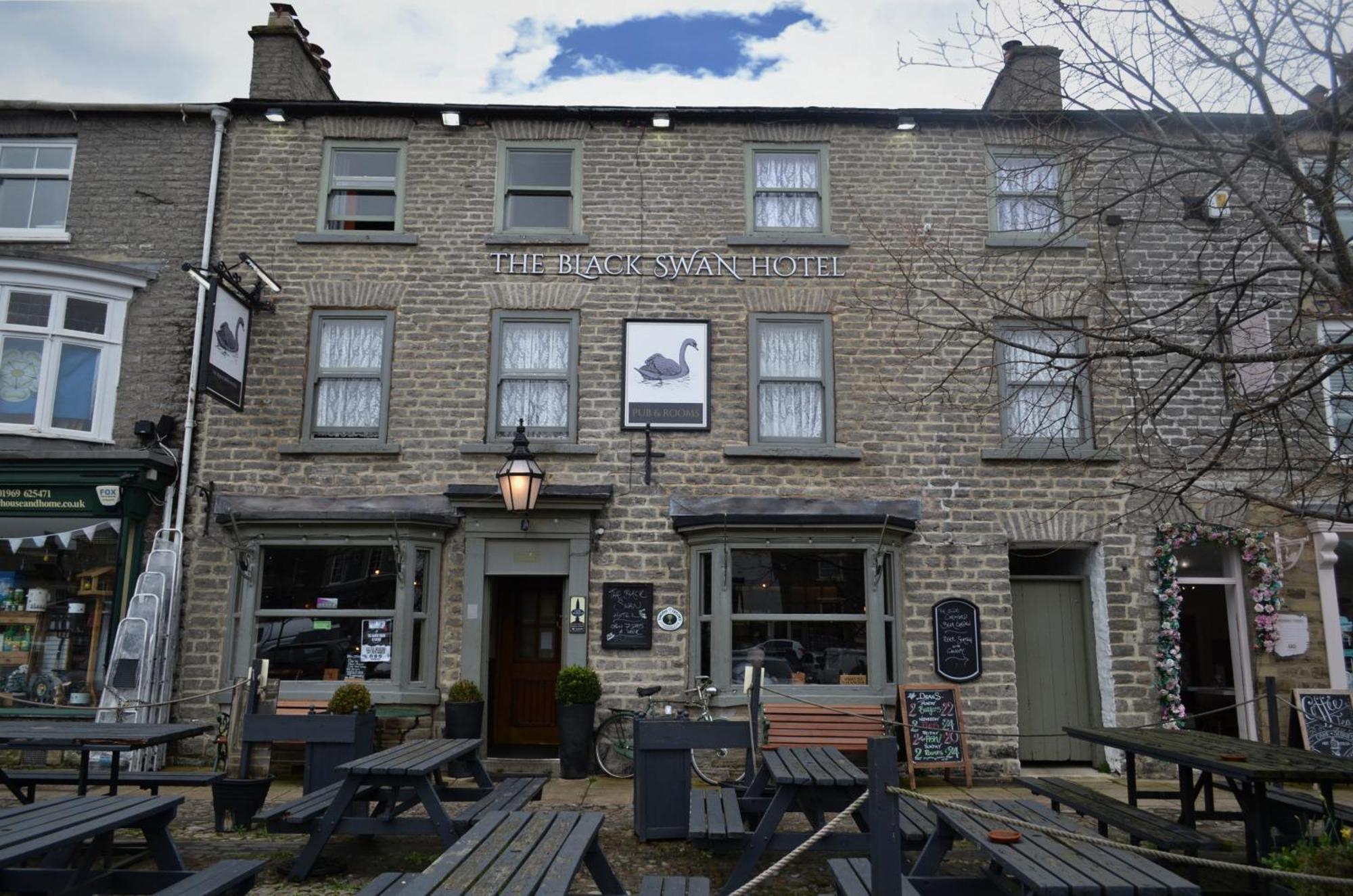 The Black Swan Hotel Leyburn Exterior photo